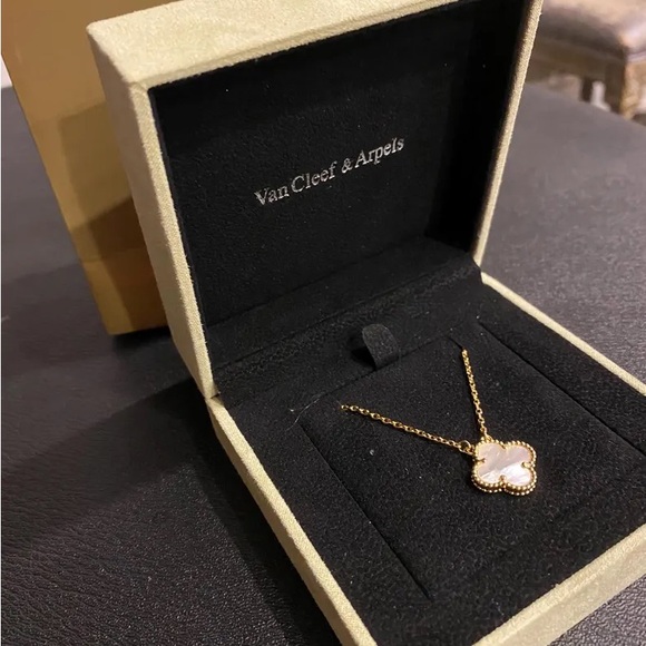 VC&A Alhambra Necklace – White Onyx {Full Set} - Picture 3 of 3